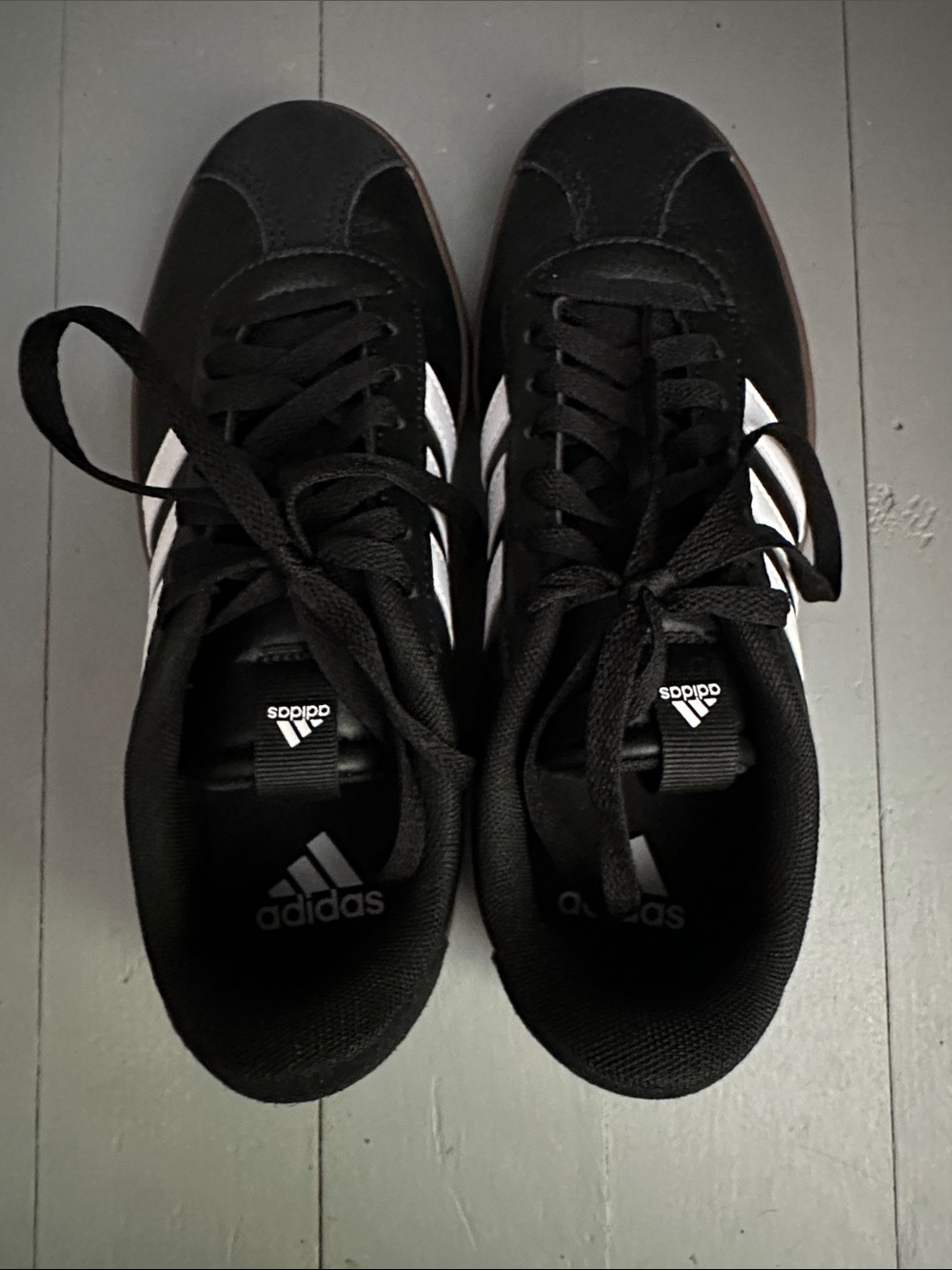 adidas women’s sz 7 Black Sneakers with White Three-Stripes - Picture 8 of 10